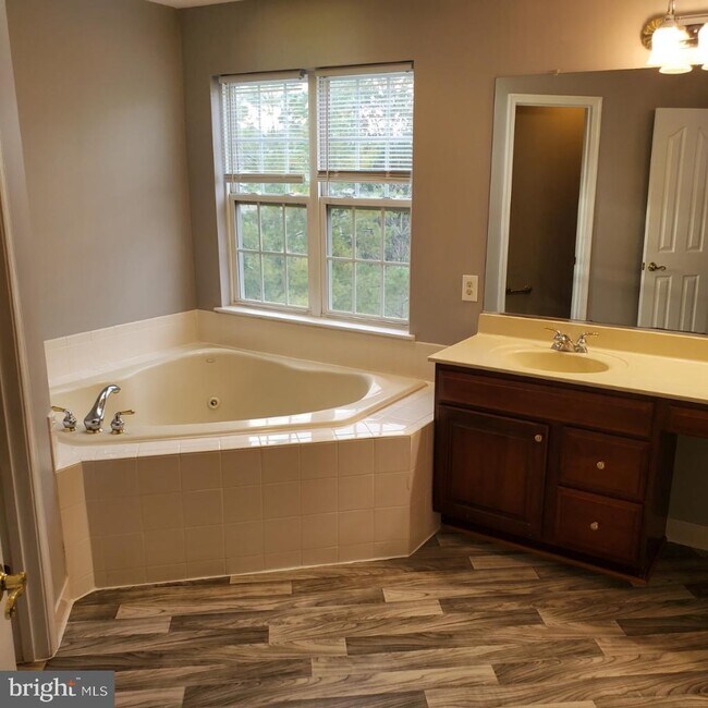 Building Photo - 13106 Belle Meade Trace