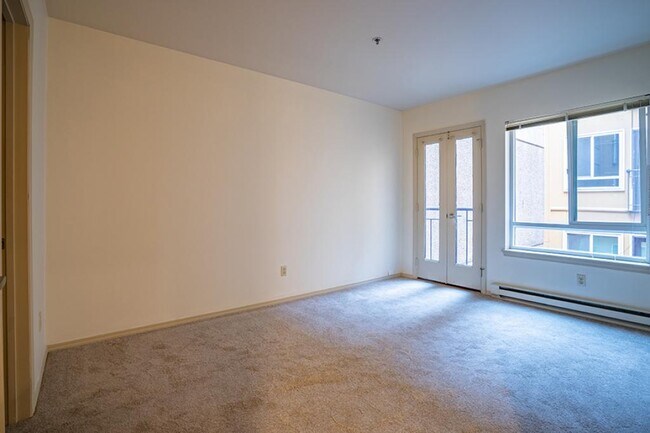 Building Photo - Versailles Apartments - 1 bedroom