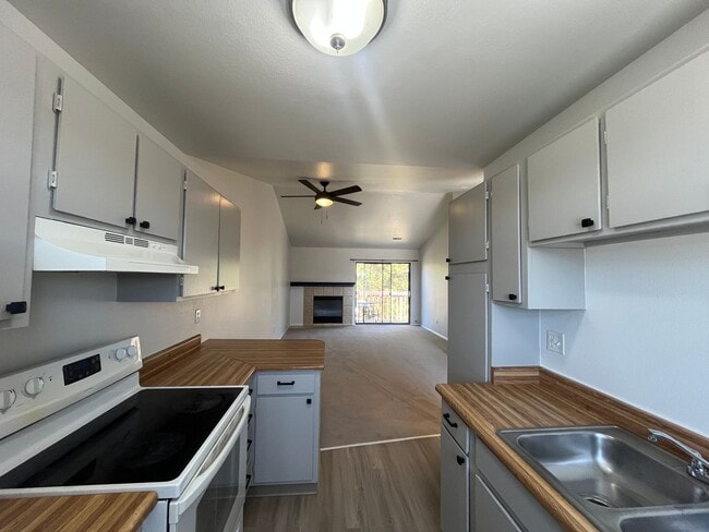 Foto del edificio - $500 OFF MOVE IN SPECIAL-  2BD/2BA with in unit washer/dryer