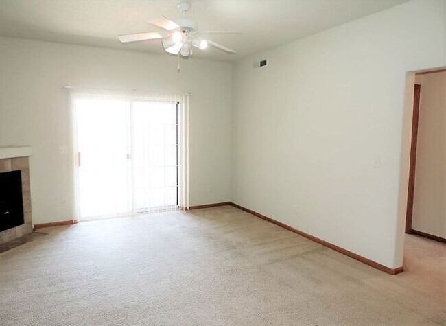 Building Photo - $1,300 | 2 Bedroom, 1 Bathroom Condo | Pet...