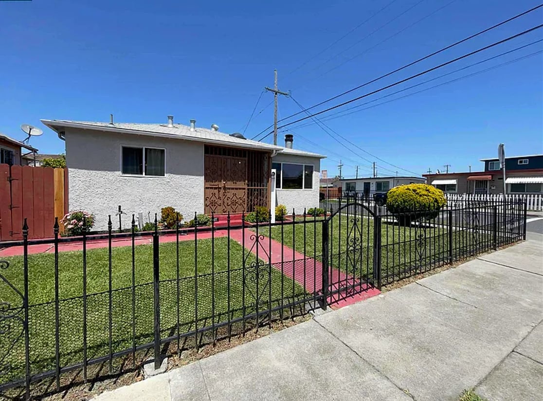 Primary Photo - 2029 Sutter Ave