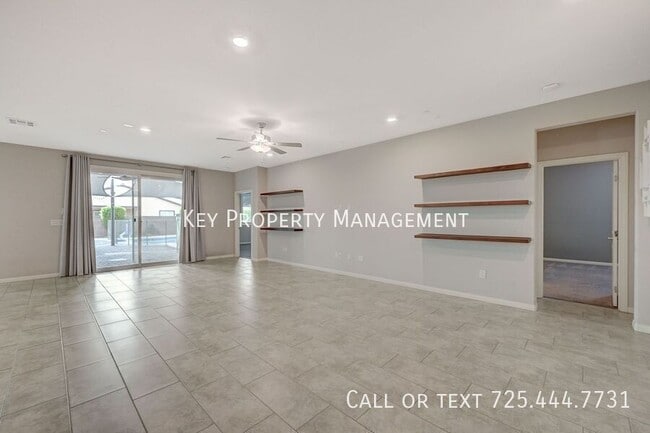 Building Photo - 4 Bedroom Single Story Home with 3 Car Gar...