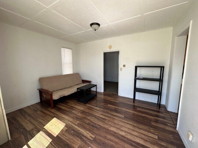 Foto del edificio - 305 E Spruce St