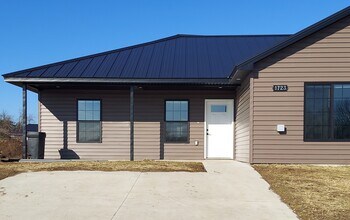 Building Photo - 1723 Talon St