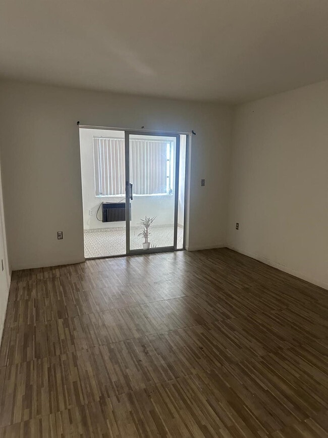 Foto del edificio - 251 NE 187th St