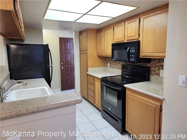 Building Photo - 2 br, 2 bath House - 3375 East Tompkins Av...