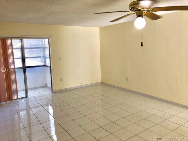 Foto del edificio - 2496 SW 17th Ave