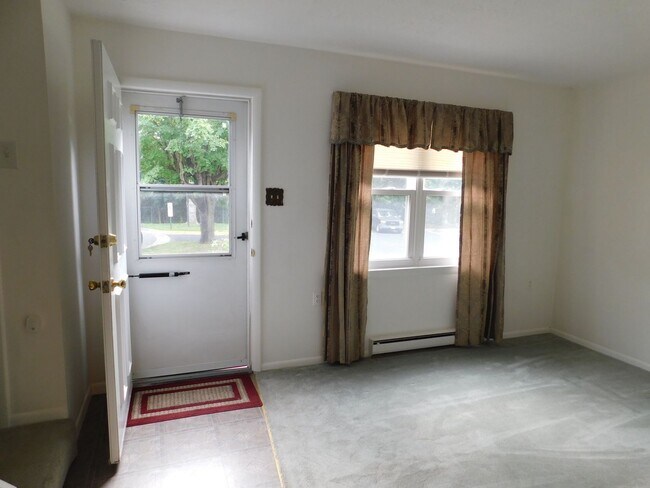 Building Photo - Berryville Townhouse