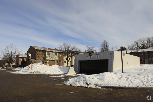 Building Photo - Brenyon Way Townhouses