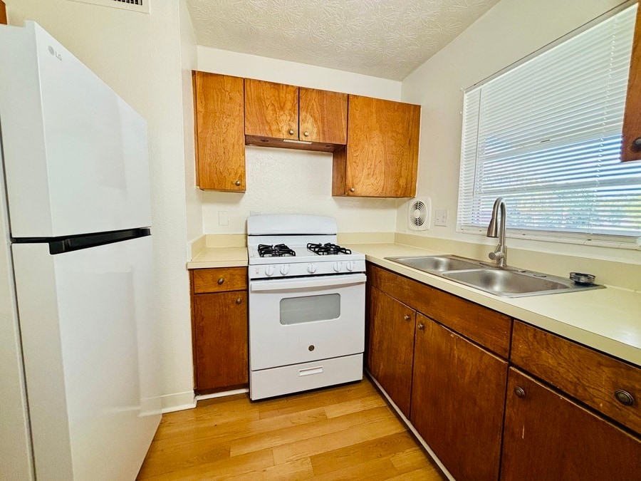 Primary Photo - 922 E Brownlee St