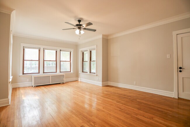 Foto del edificio - 5338 W Montrose Ave