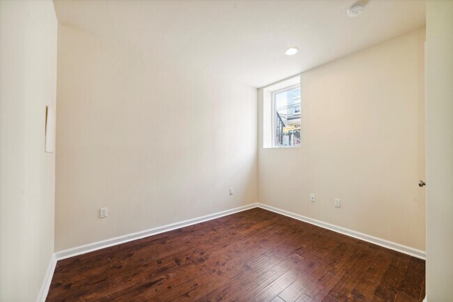 Foto del edificio - 1815 W Montgomery Ave