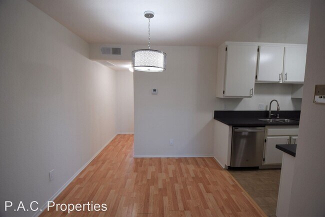 Foto del edificio - 1 br, 1 bath Apartment - 14033 Bessemer St...