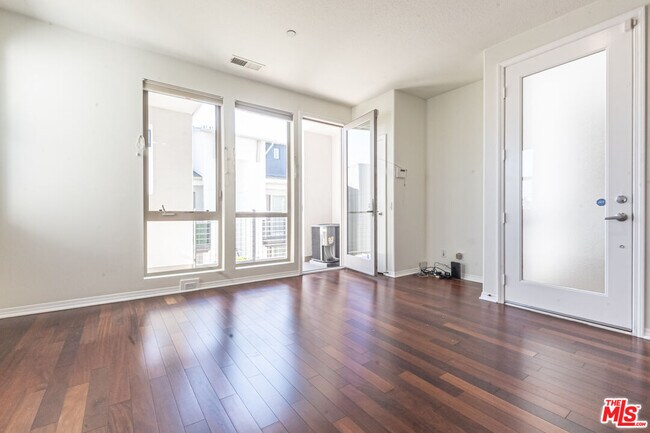 Building Photo - 5402 W 149th Pl