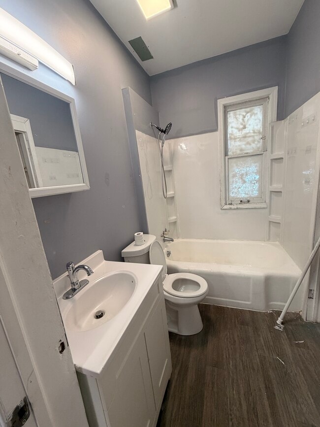 Building Photo - 1924 Phillips Ave