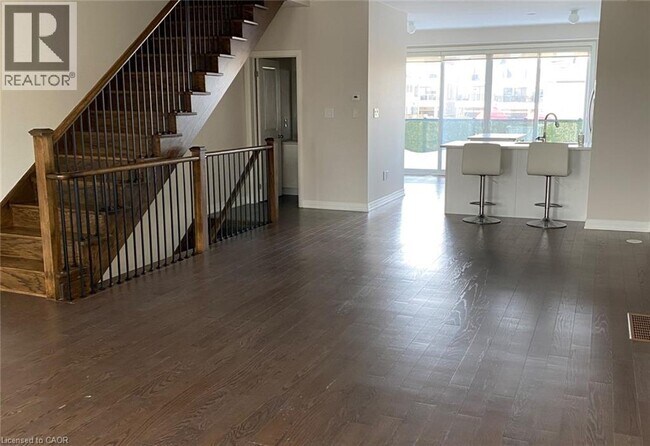 Photo du bâtiment - 16 Clarington Blvd