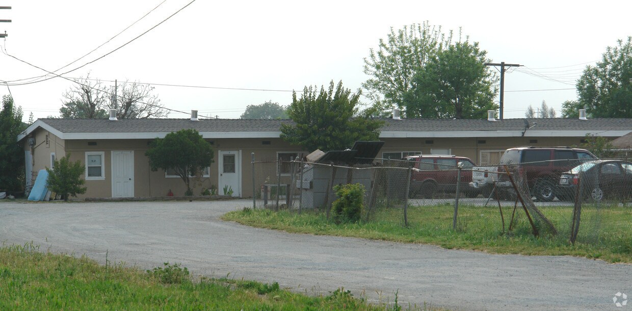 Building Photo - 13050 Harding Ave