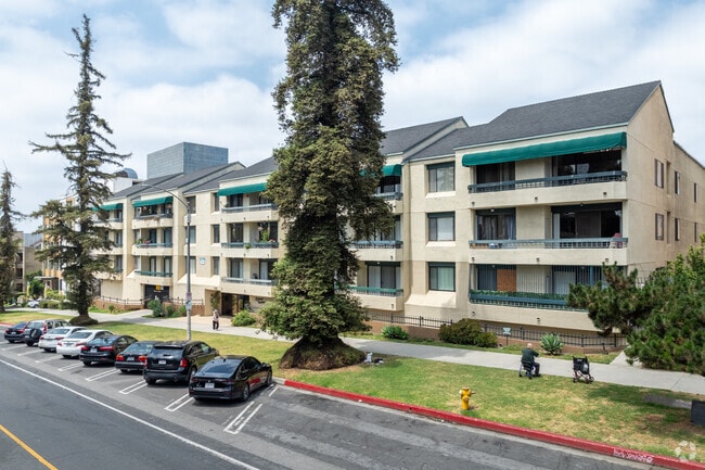 Building Alternate - La Fayette Park Towers Condominiums