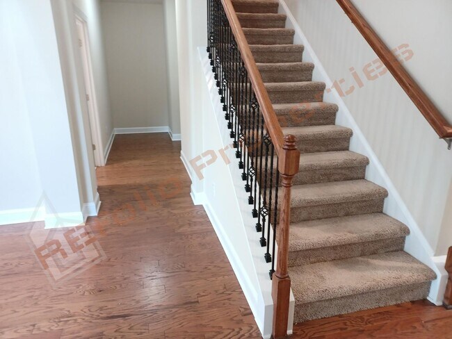 Foto del edificio - Luxury 5 Bedroom, 3 Bath, 2-Car Garage End Unit Townhouse w/1st level Primary Suite + Guest Suite...