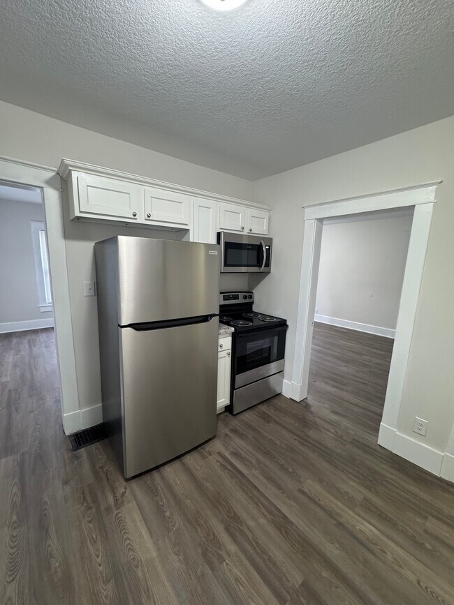 Building Photo - 834 N Jefferson St