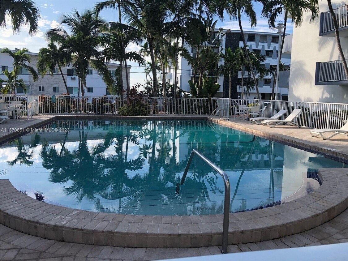 1801 S Treasure Dr Unit 114, North Bay Village, FL 33141 Condo for