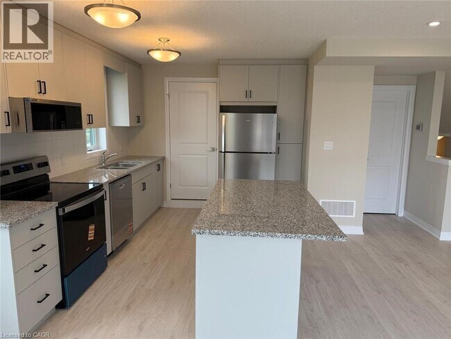 Photo du bâtiment - 525 Erinbrook Dr