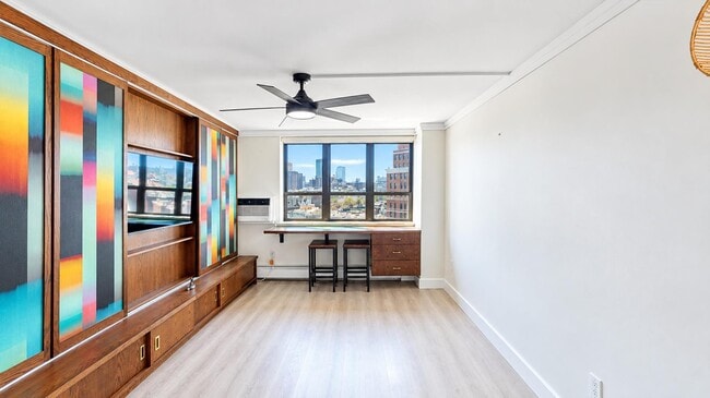 Building Photo - 300 W 110th St