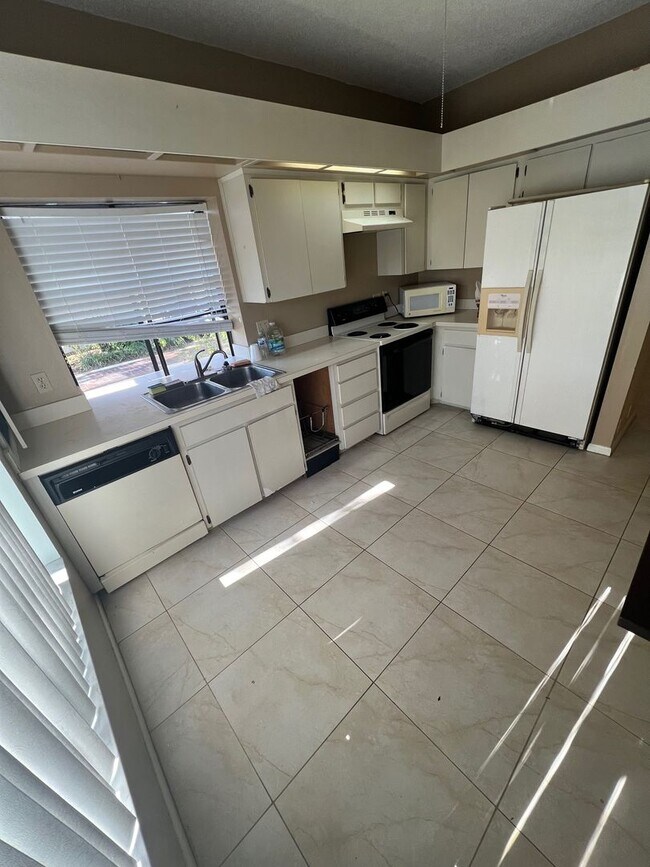 Building Photo - Cypress Trace Condo
