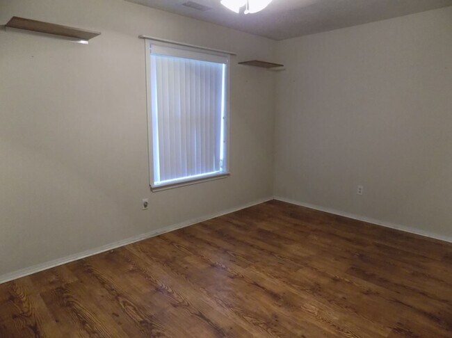 Foto del edificio - 506 Laura Ct