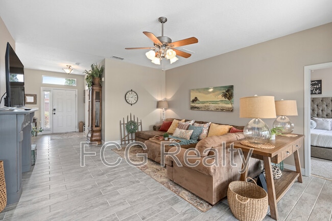 Foto del edificio - 825 Wildflower Rd