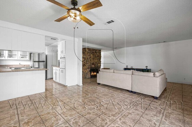 Building Photo - Charming 3-Bed/2-Bath Single-Story Home In Hemet!