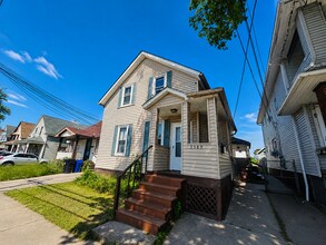 Building Photo - 3589 W 46th St