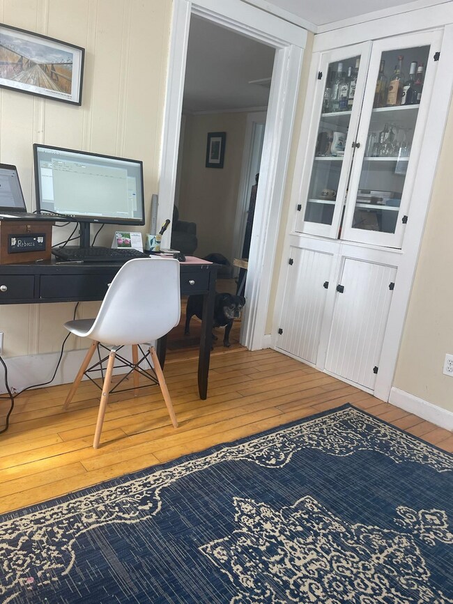 Dining room with built-ins. - 1011 Main St