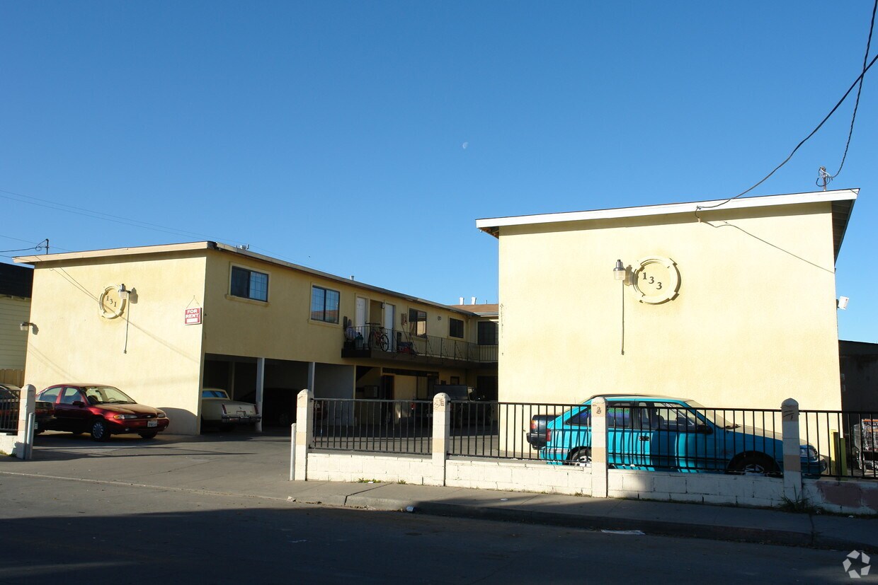 Primary Photo - 131-133 Carr Ave