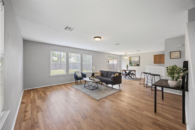 Foto del edificio - 2112 Perkins Pl