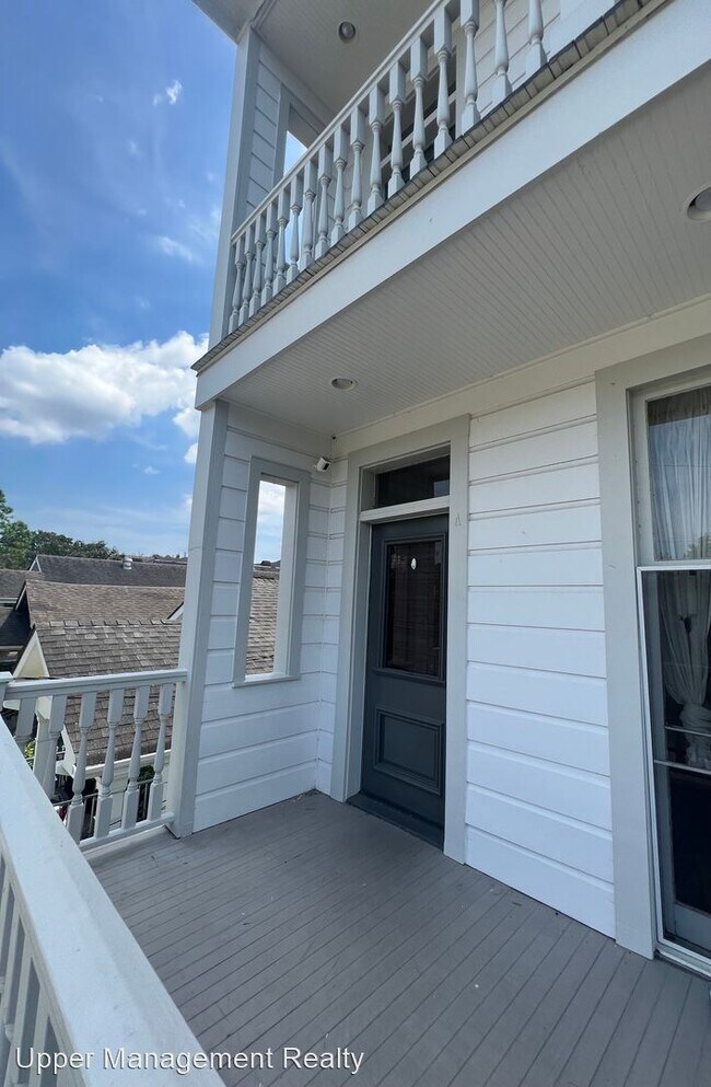 Building Photo - 3 br, 2 bath Apartment - 6050 Laurel St 60...