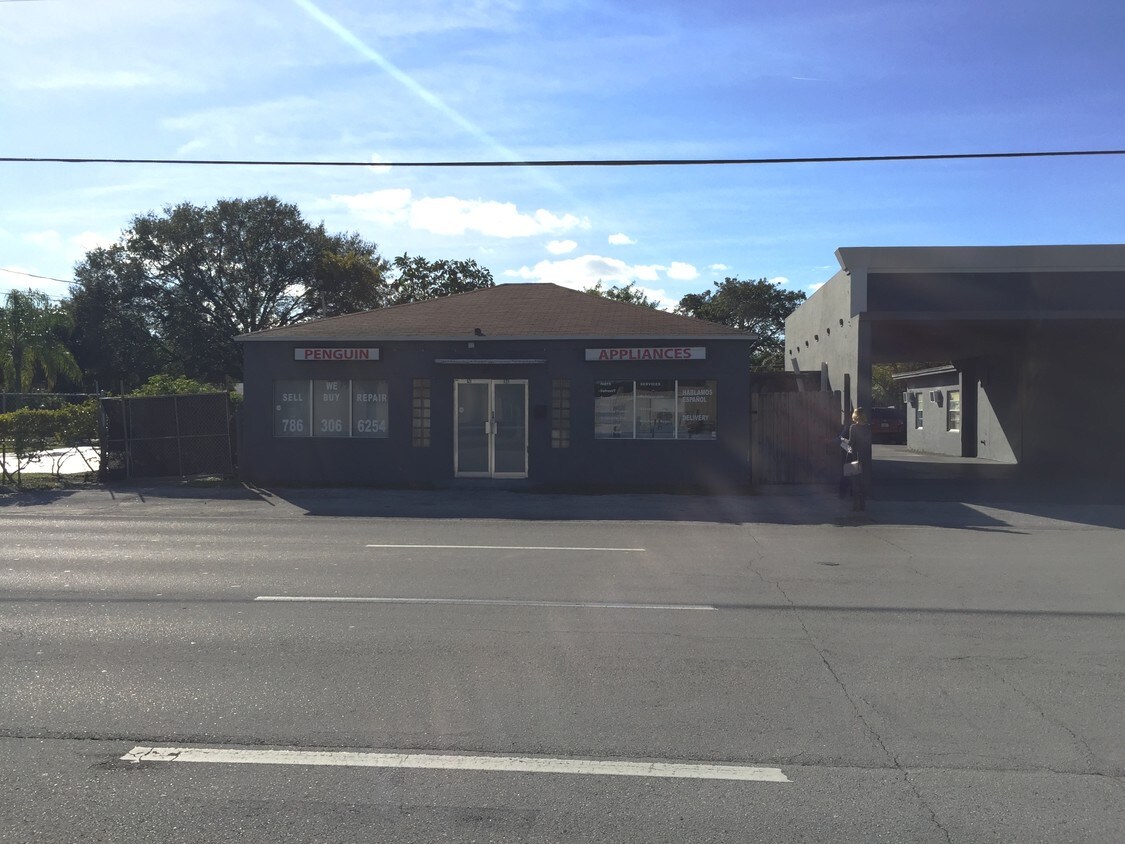 Primary Photo - 121 N Dixie Hwy