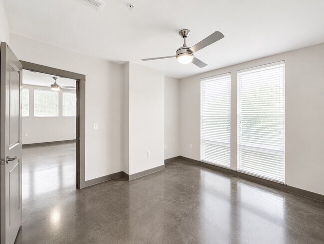 Building Photo - 1111 N Durham Dr