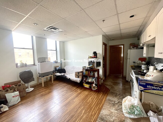 Building Photo - 72 Kneeland St