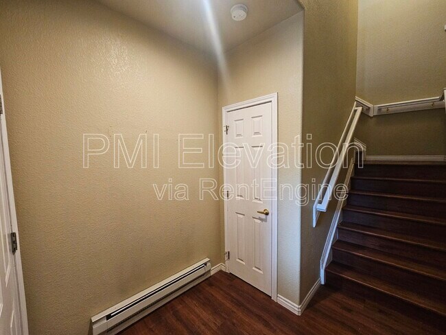 Building Photo - 6697 S Forest Way