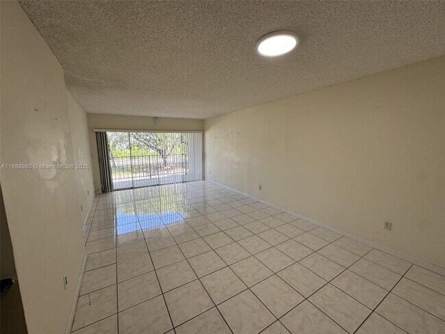 Foto del edificio - 9150 Fontainebleau Blvd