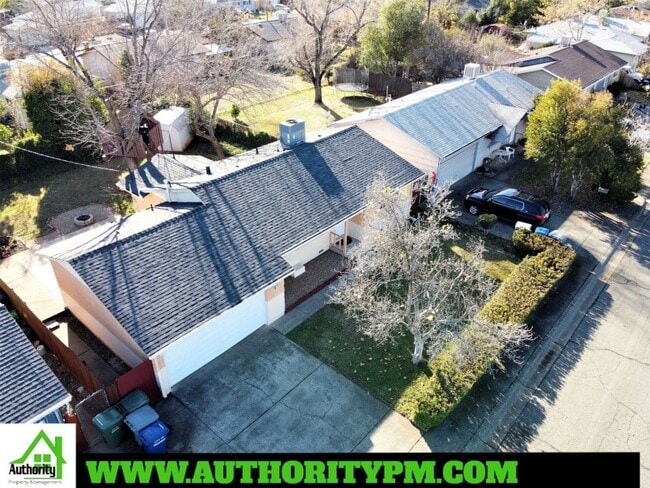 Building Photo - 2129 Comet St
