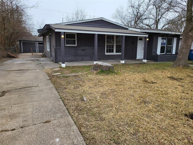 Building Photo - 2640 Blyth Dr