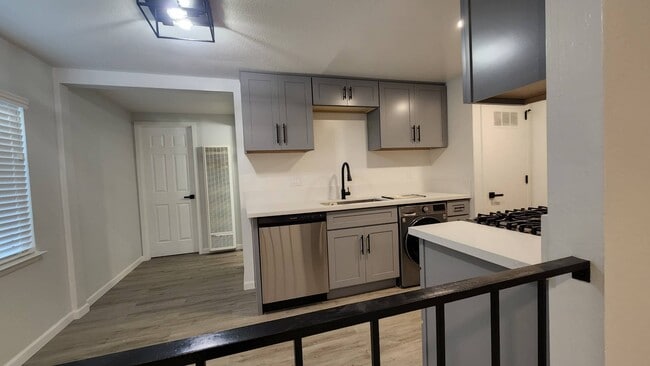 20190905_141838_resized_1 - 579 James Ave