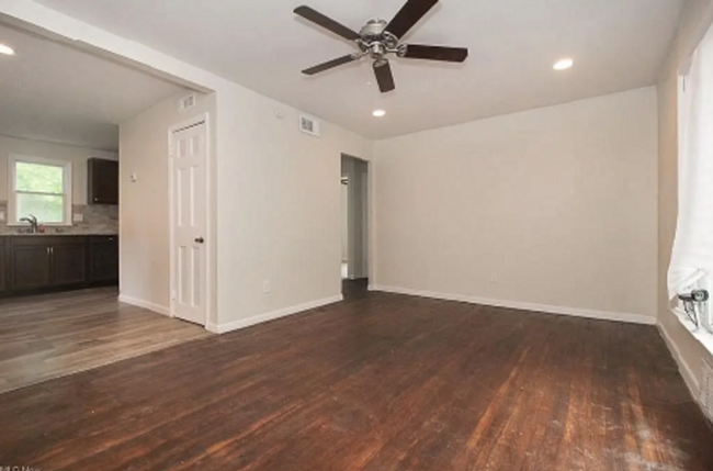 Foto del edificio - 2337 Greenvale Rd