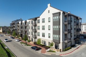 Building Photo - The Louise