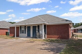 Building Photo - 1310 University Ave