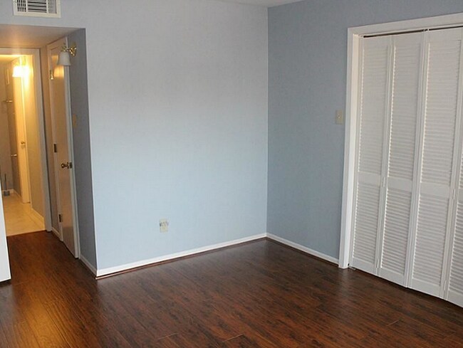 Foto del edificio - 3015 Walnut Bend Ln