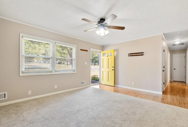 Building Photo - 705 Lakeview Ave