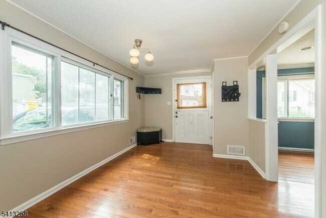 Foto del edificio - 37 Embury Pl